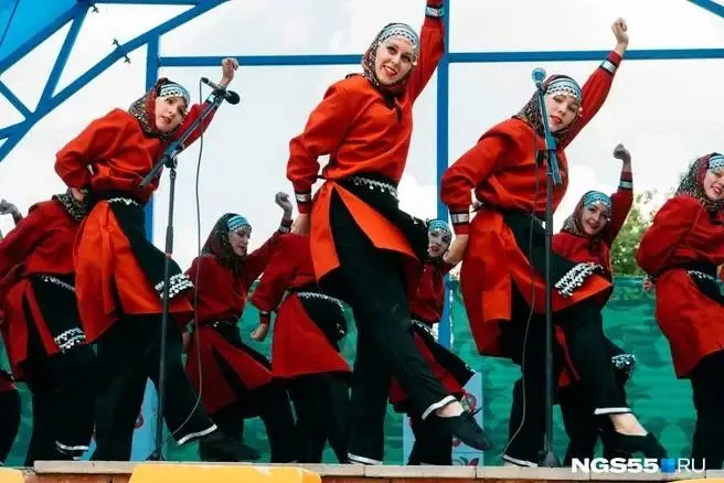 «Омский дом дружбы» объявил тендер: 6,9 млн руб на проживание и 2,8 млн руб на питание 550 участников; размещение в 350 номерах с 16 по 19 июля.