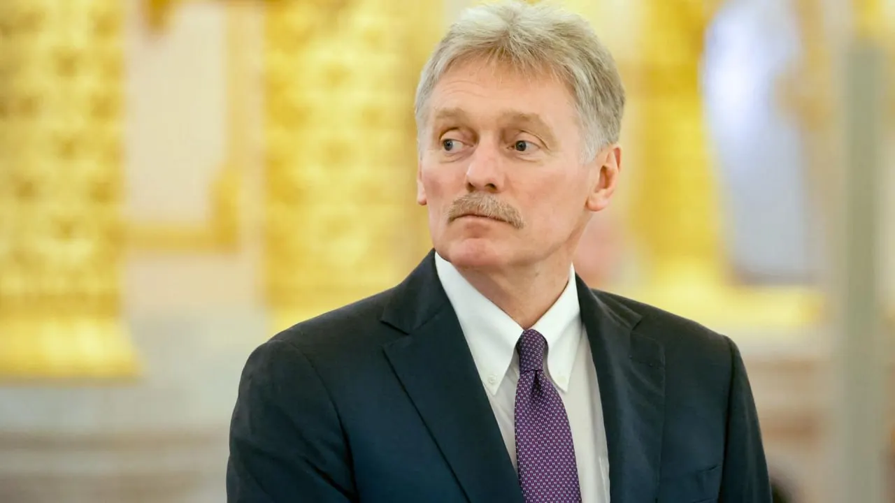 Пресс‑секретарь президента Дмитрий Песков заявил, что из‑за вовлечения западных стран конфликт в Украине превратился в полноценную войну и назвал удары по гражданской инфраструктуре террористическими.