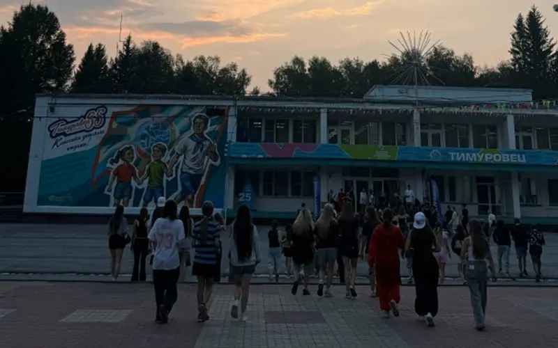 В лагерях, подведомственных городскому центру «Формула Успеха», запретили посещения и передачу продуктов. В одном из лагерей зафиксировали массовые симптомы заболевания; Роспотребнадзор выявил энтеровирусную инфекцию.