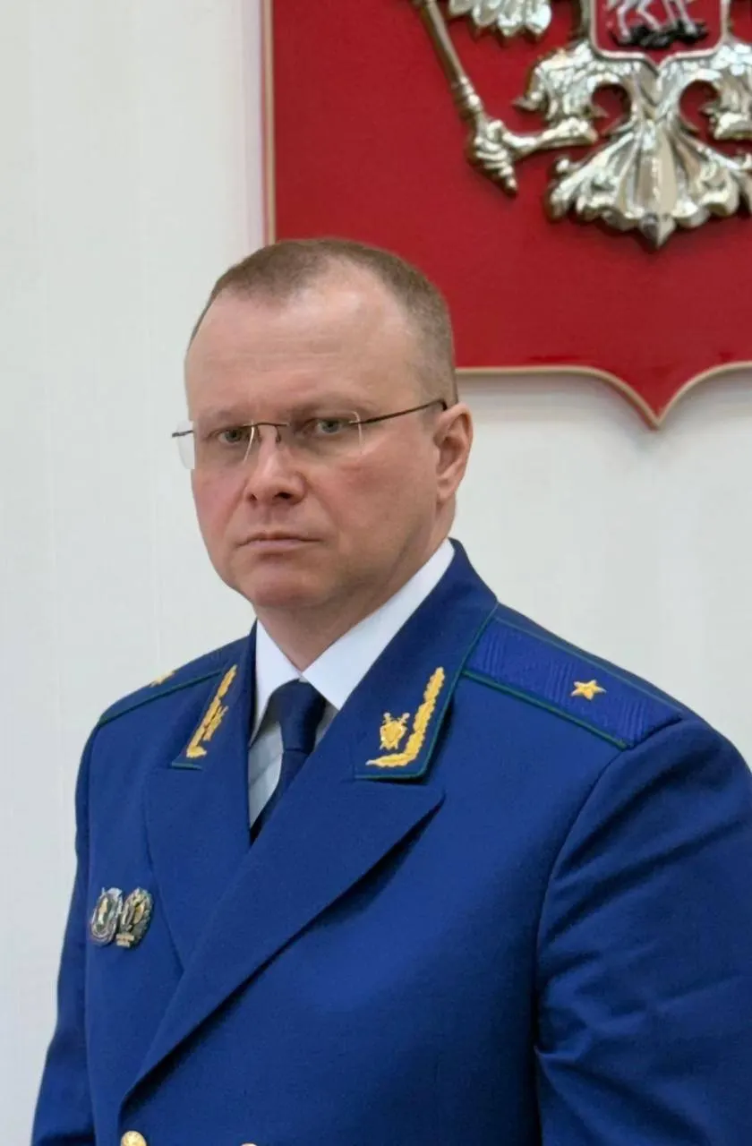 Президент назначил Новикова Бориса Анатольевича прокурором Мурманской области. Он служит в органах прокуратуры с 2001 года, последние годы работал в управлении Генпрокуратуры по Северо‑Западному федеральному округу.