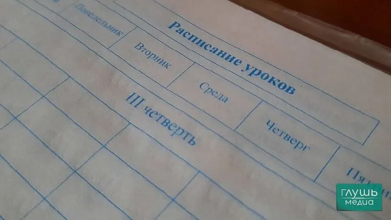 Вице‑спикер Госдумы Борис Чернышов предложил поощрять школьников за прогресс в учёбе единовременными выплатами, сертификатами или грантами; инициативу направили вице‑премьеру Дмитрию Чернышенко.