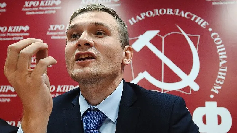 Глава Хакасии Валентин Коновалов, заняв второе место в федеральной части списка КПРФ, заявил, что связывает своё будущее с республикой и не намерен переходить в Государственную думу.