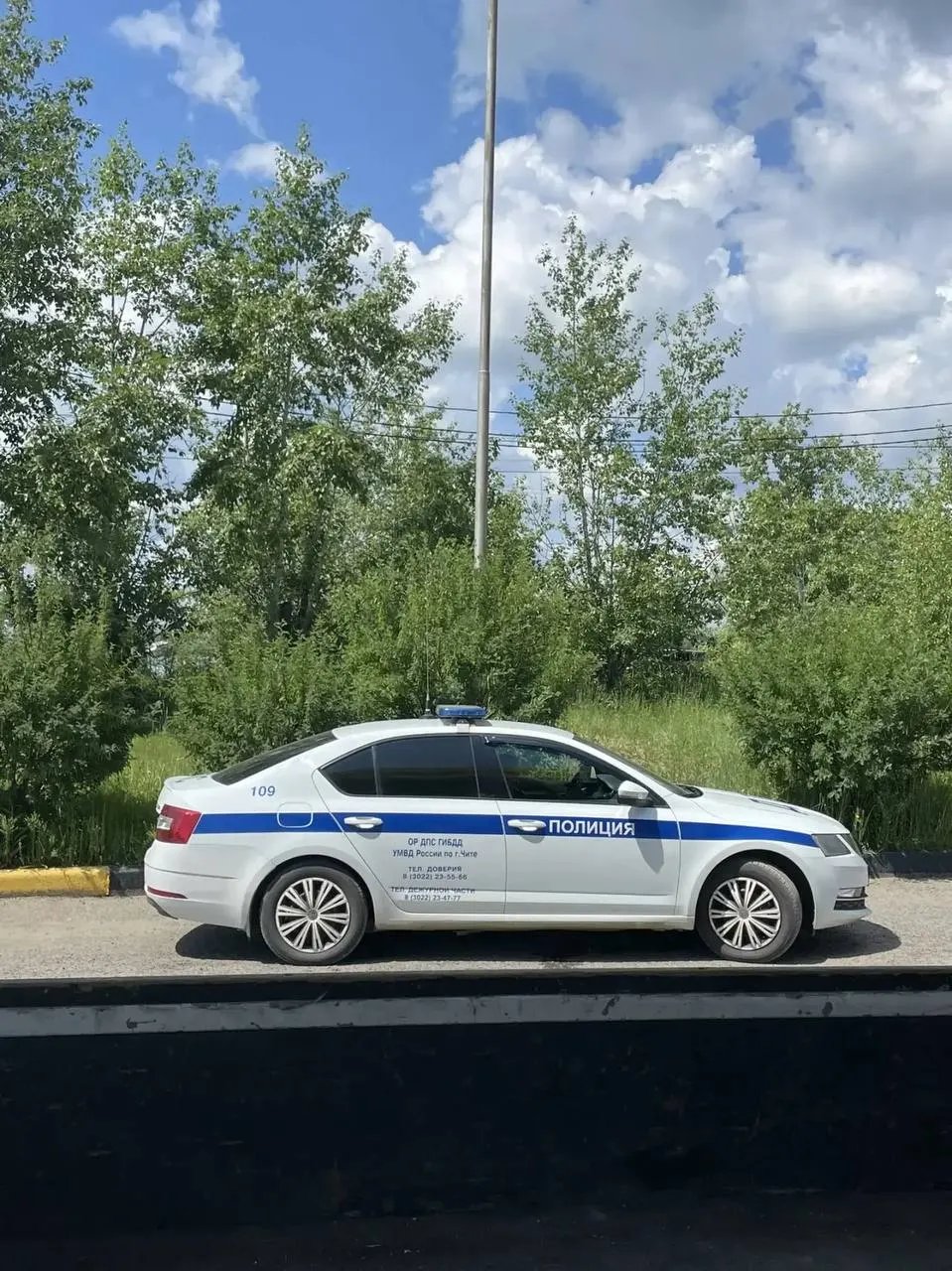 На одной из автозаправок в Чите люди провели в очереди более суток. Очередь проходит спокойно: работают волонтёры и сотрудники полиции, конфликтов нет.