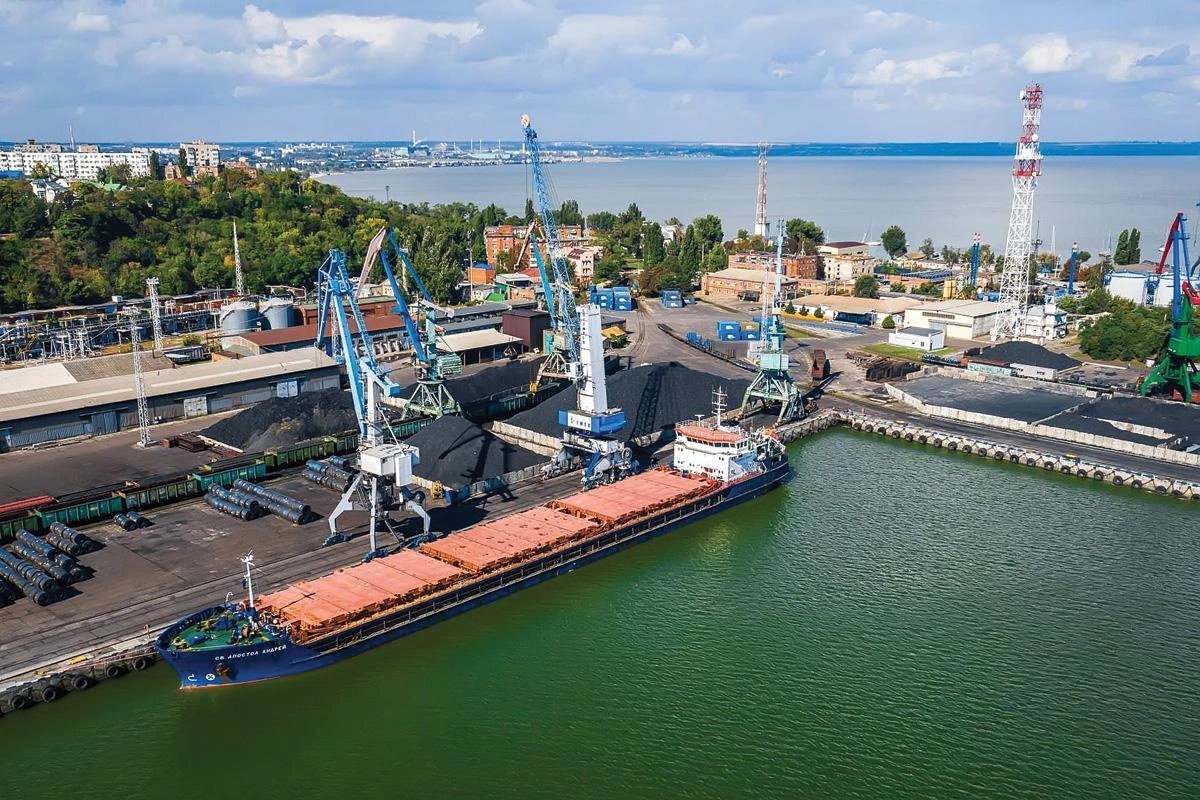 Из‑за приостановки отгрузок из азовских портов Минсельхоз предложил покрыть до 90% затрат на перевозку зерна из Ростовской области в порты Черного и Балтийского морей.