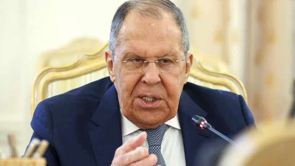 Министр иностранных дел Сергей Лавров заявил, что Москва будет добиваться целей, поставленных президентом в июне 2024 года; он обвинил Запад в разрушении ранее достигнутых договорённостей и в переходе к ультиматумам.