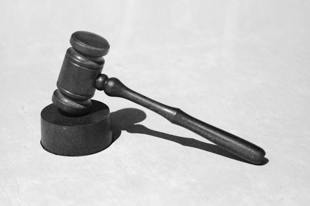 Суд признал использование слова «фарт» демонстрацией символики экстремистского движения АУЕ и назначил каждому из заключённых штраф в 1 000 рублей.