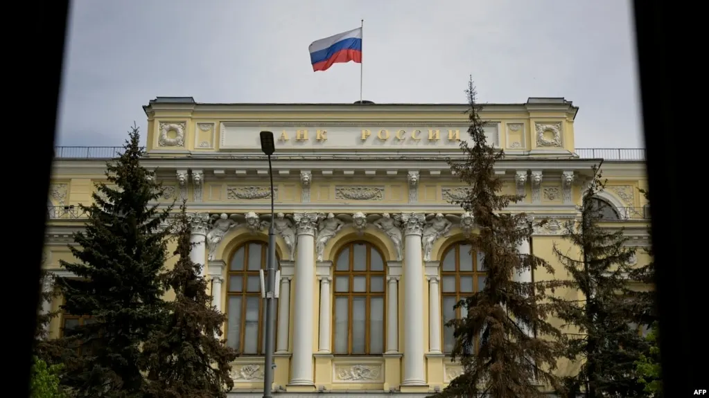 Центральный банк расширил перечень криптовалют, доступных на биржах: новые лимиты для неквалифицированных инвесторов и правила для профессионалов.