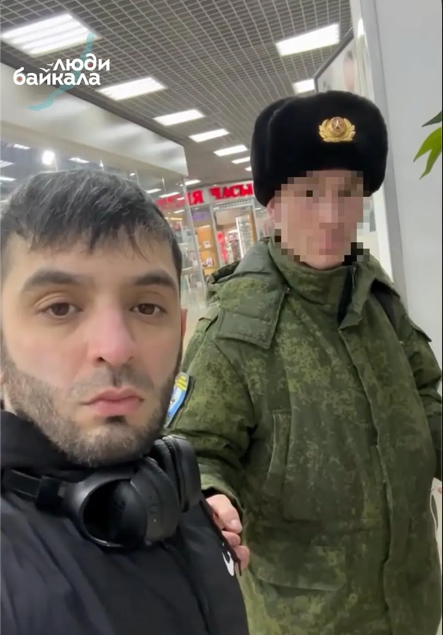 Иркутский блогер Камиль Алиев публикует провокационные видеоролики с военнослужащими; после публикаций в соцсетях на него посыпались угрозы.
