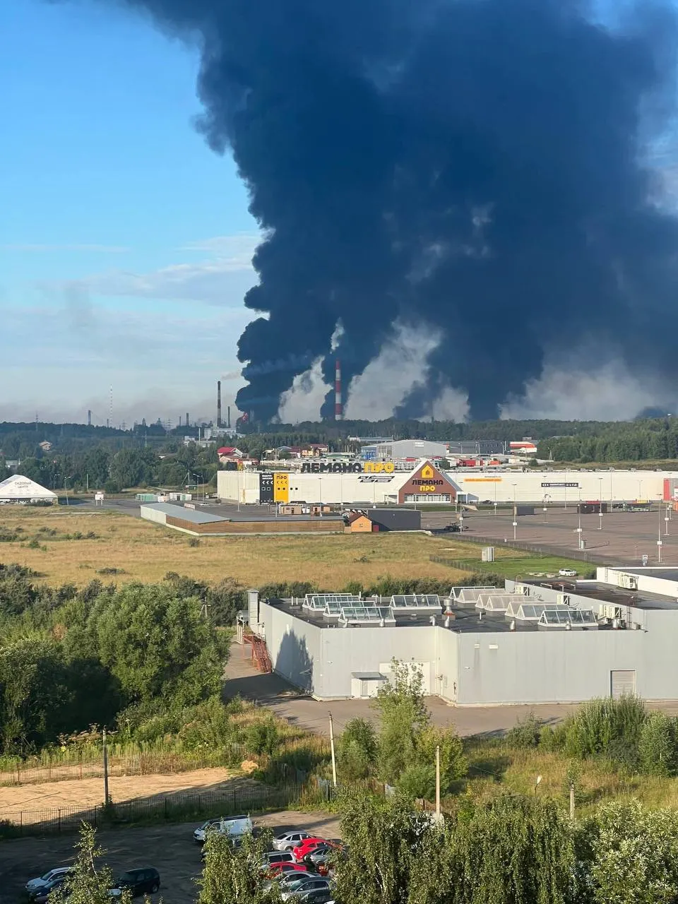 За ночь в России зафиксированы новые атаки беспилотников, крупные пожары и инциденты на фоне подготовки к голосованию.