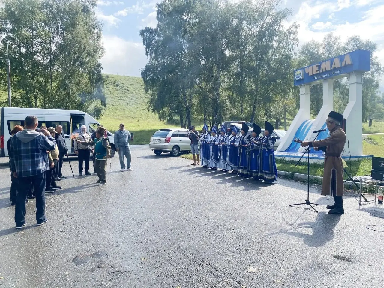Новая группа военнослужащих ЛНР прибыла в Чемальскую районную больницу для прохождения реабилитации, встречу организовали сотрудники культуры, а бойцам подготовили культурную программу.