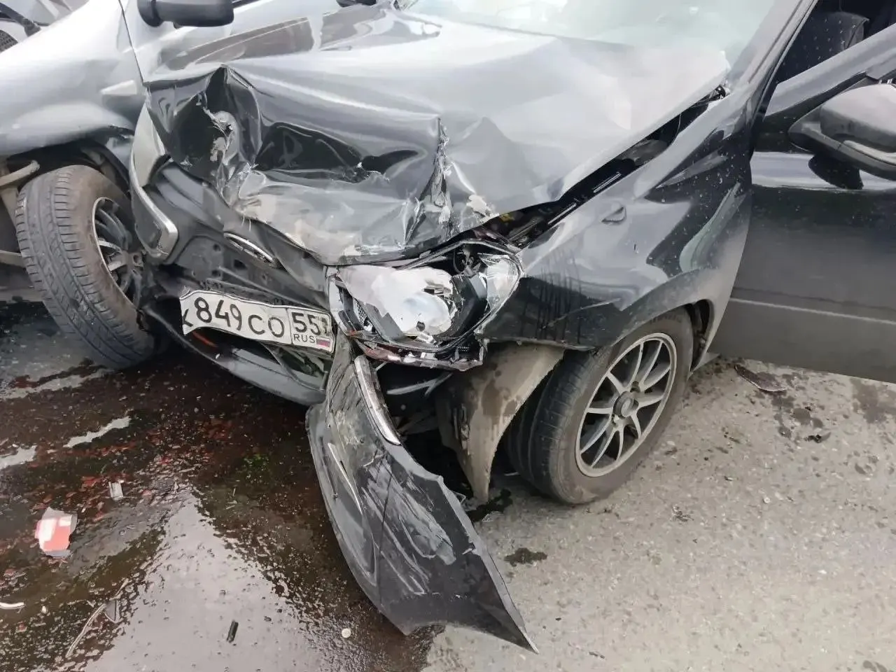 25-летний водитель Renault Sandero не пропустил Lada Granta; в ДТП пострадали 11-летний мальчик и 6-летняя девочка, а водитель Lada Granta нуждалась в медицинской помощи.