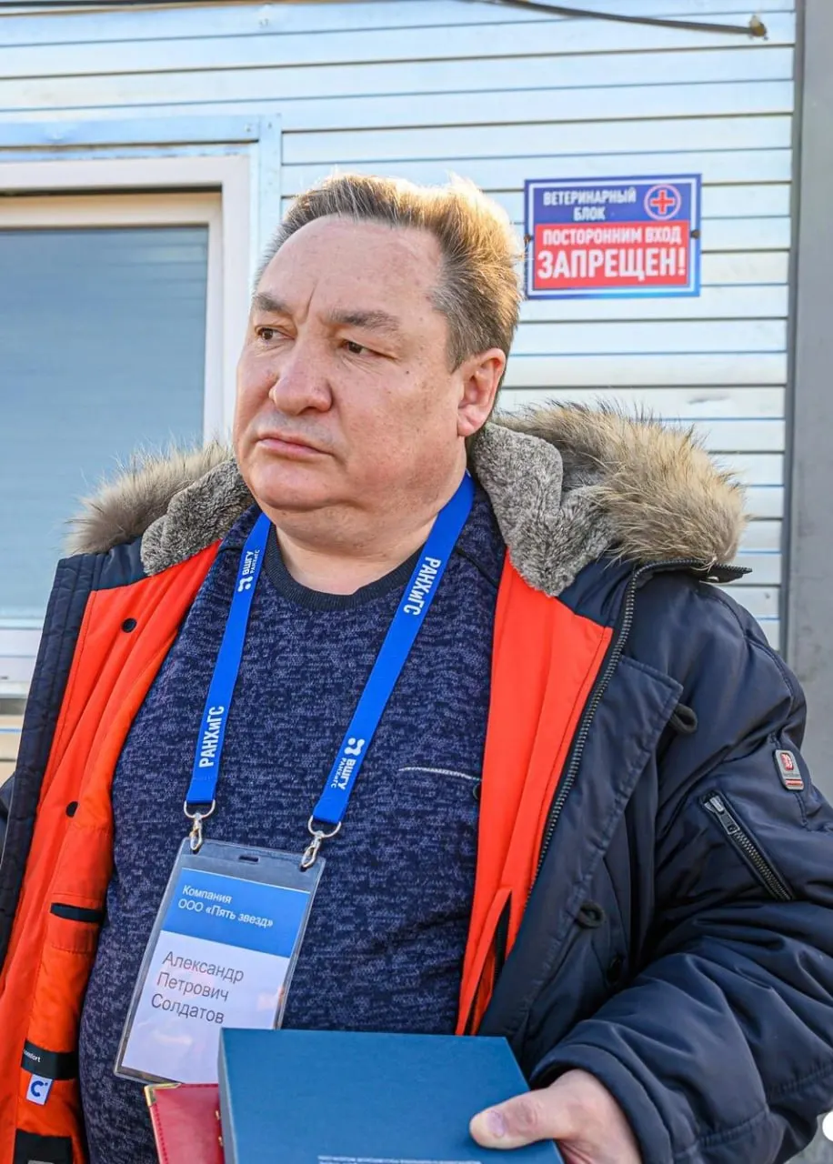 Суд продлил домашний арест заместителя гендиректора по отлову бездомных собак до января 2027 года; обвиняемого обвиняют по четырём статьям.