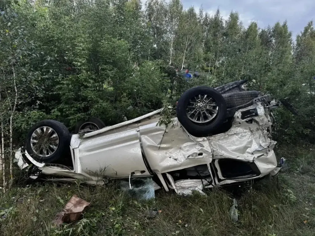 На трассе Омск — Красноярка произошла смертельная авария: погибли женщина и мужчина 1982 года рождения; пострадали еще четверо, включая младенца.