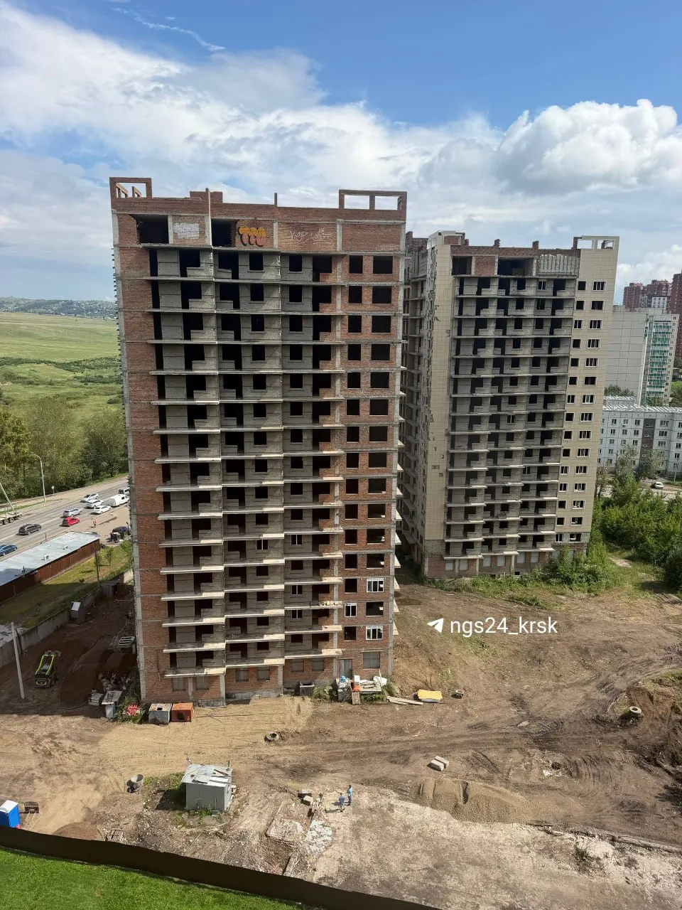 В Красноярском крае планируется ввести в эксплуатацию два дома на территории проекта к 2029 году. Ранее застройщик столкнулся с банкротством; активы переданы Фонду развития территорий и жилищно-строительному кооперативу.