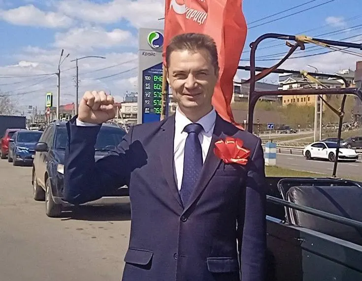 Иркутский депутат областного парламента Анатолий Обухов сообщил, что уехал на войну в Украине и что материалы уголовного дела о мошенничестве были фальсифицированы; расследование касается возмещения затрат на авиаперелеты и гостиницы.
