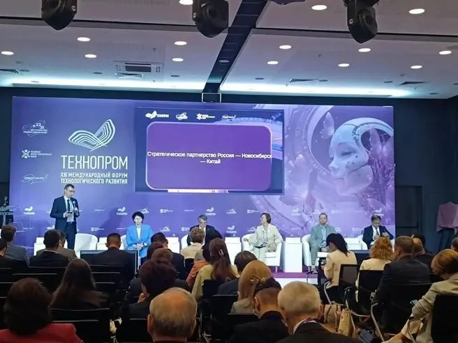 Подписано соглашение о создании Ассоциации совместных институтов вузов России и Китая; реализуют проекты в Новосибирской области, включая создание совместного института НГУ и сотрудничество с китайскими университетами.