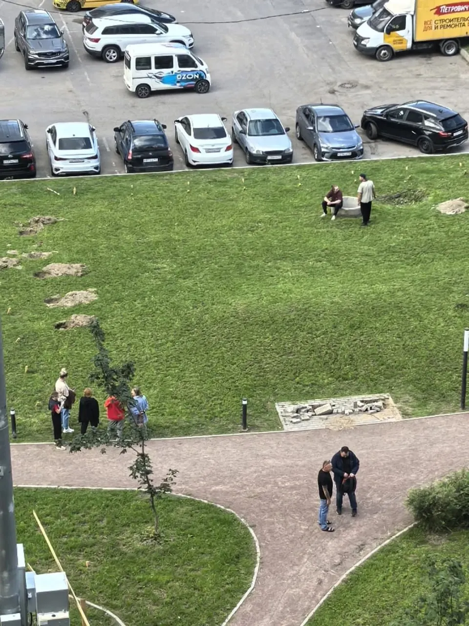 Жители Мурино победили попытку застройки зелёной зоны, а в деревне Якуши в Тюменской области запустили автобус — пример местной инициативы.