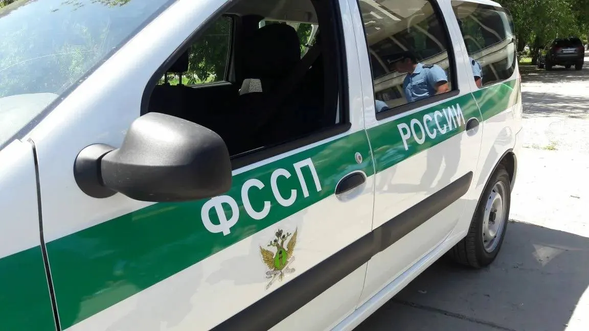 Пенсионера, пострадавшего от жары, перевели в тень, вызвали скорую и остались рядом до приезда медиков.