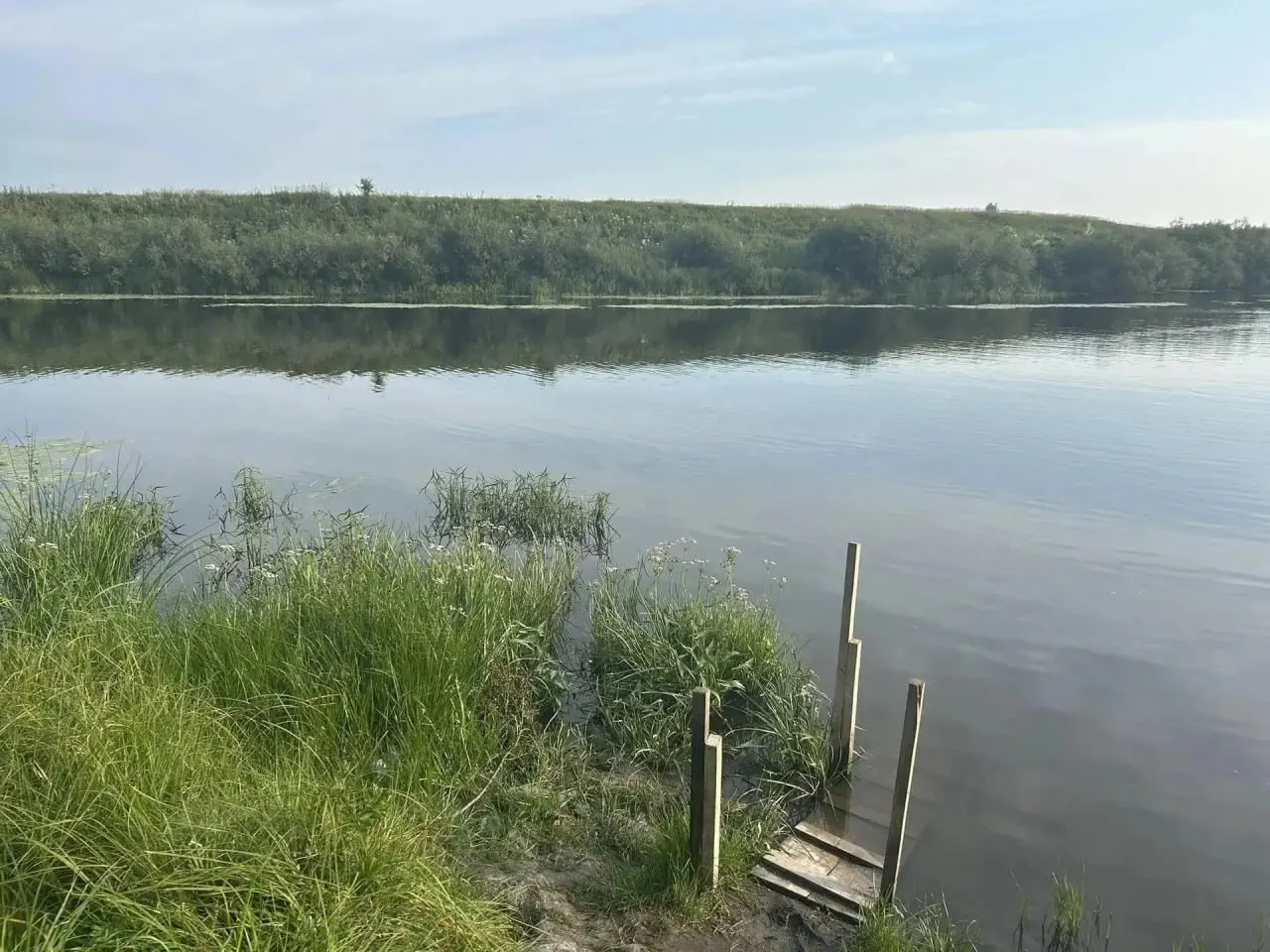 13-летний мальчик пропал в реке Карасук — его тело пока не найдено. Вечером того же дня в Ленинском районе утонул 17-летний юноша, водолазы достали его тело.