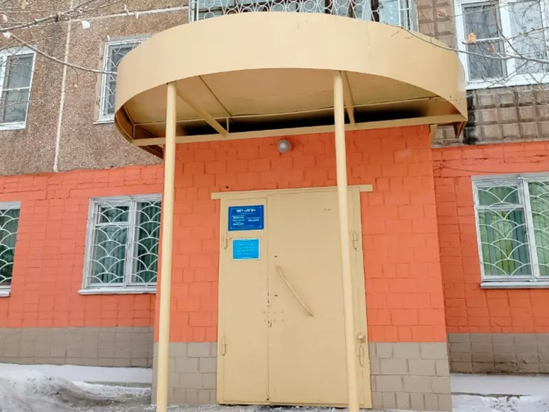Власти города заявили, что распространяемая информация недостоверна; предприятием предприняты меры по дезинфекции и медосмотрам сотрудников.