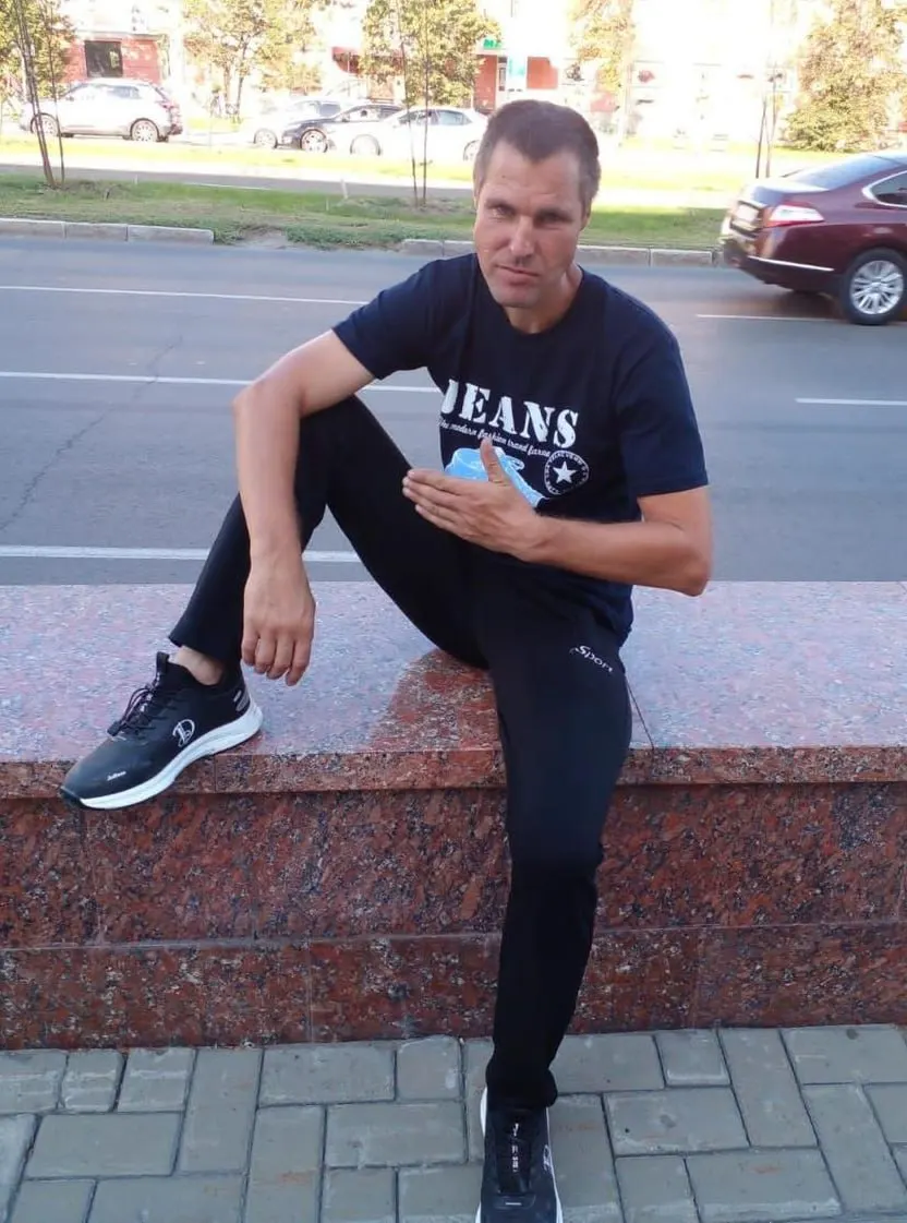 46-летний Сергей Свиридов, осуждённый за подготовку поджога военного объекта, умер 12 июня спустя две недели после освобождения по состоянию тяжёлого диагноза, диагностированного в марте 2025 года.