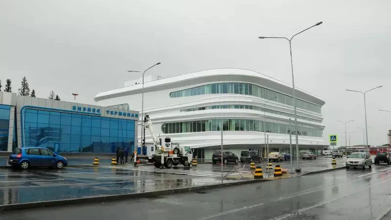 В аэропорту Барнаула произошли задержки: перенос вылетов в Казань и Сочи по расписанию, утренний рейс в Москву отправился позже графика, остальные направления — почти без задержек.