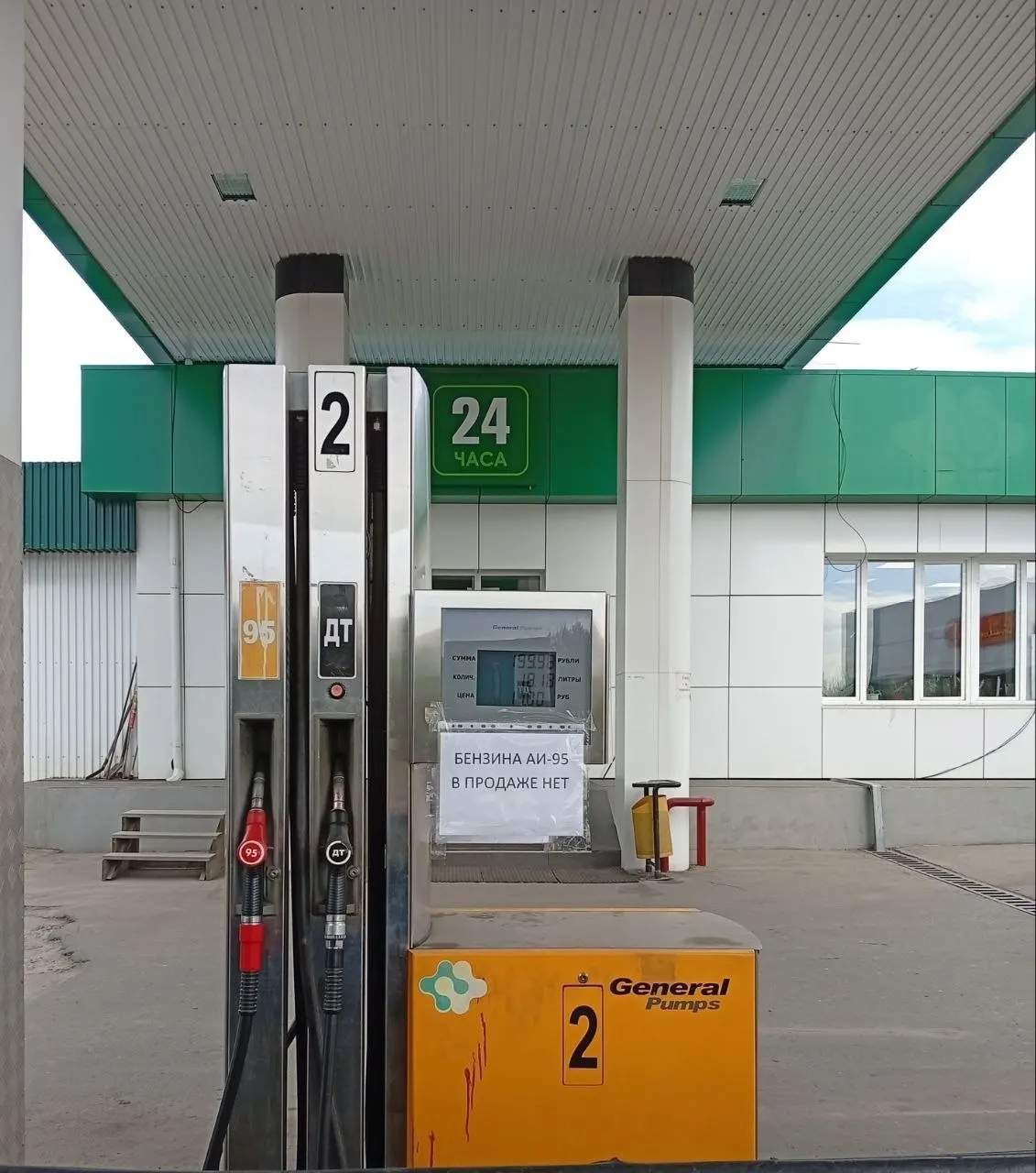 В Бодайбо введены суточные лимиты на продажу бензина АИ-92; дефицит АИ-95 сохраняется, цены на бензин растут на местных заправках.