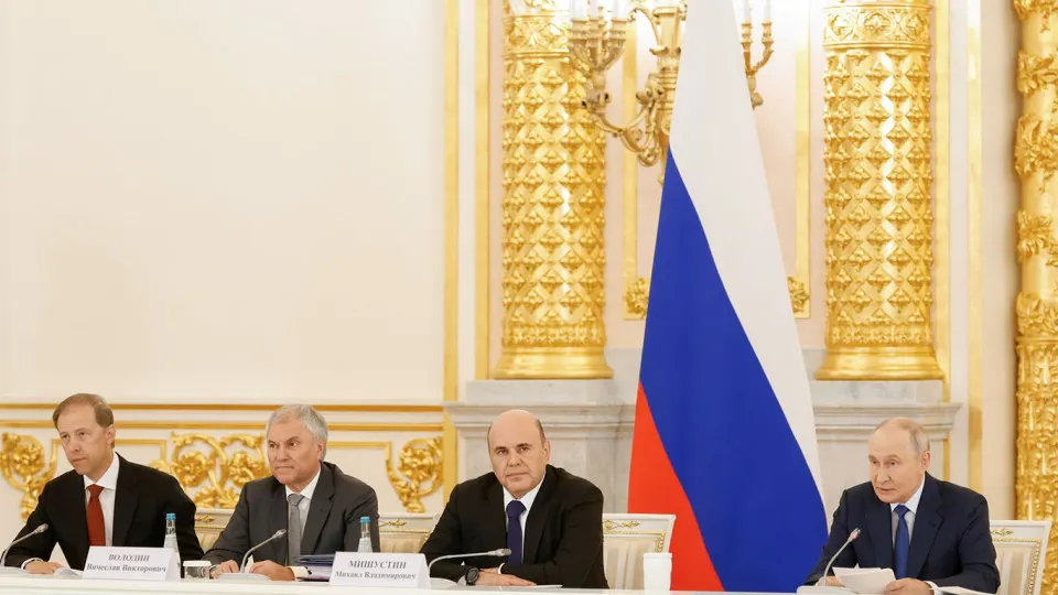 После возвращения с фронта ветераны сталкиваются с трудностями поиска работы; власти планируют расширить меры поддержки и обязательного трудоустройства по всей России.