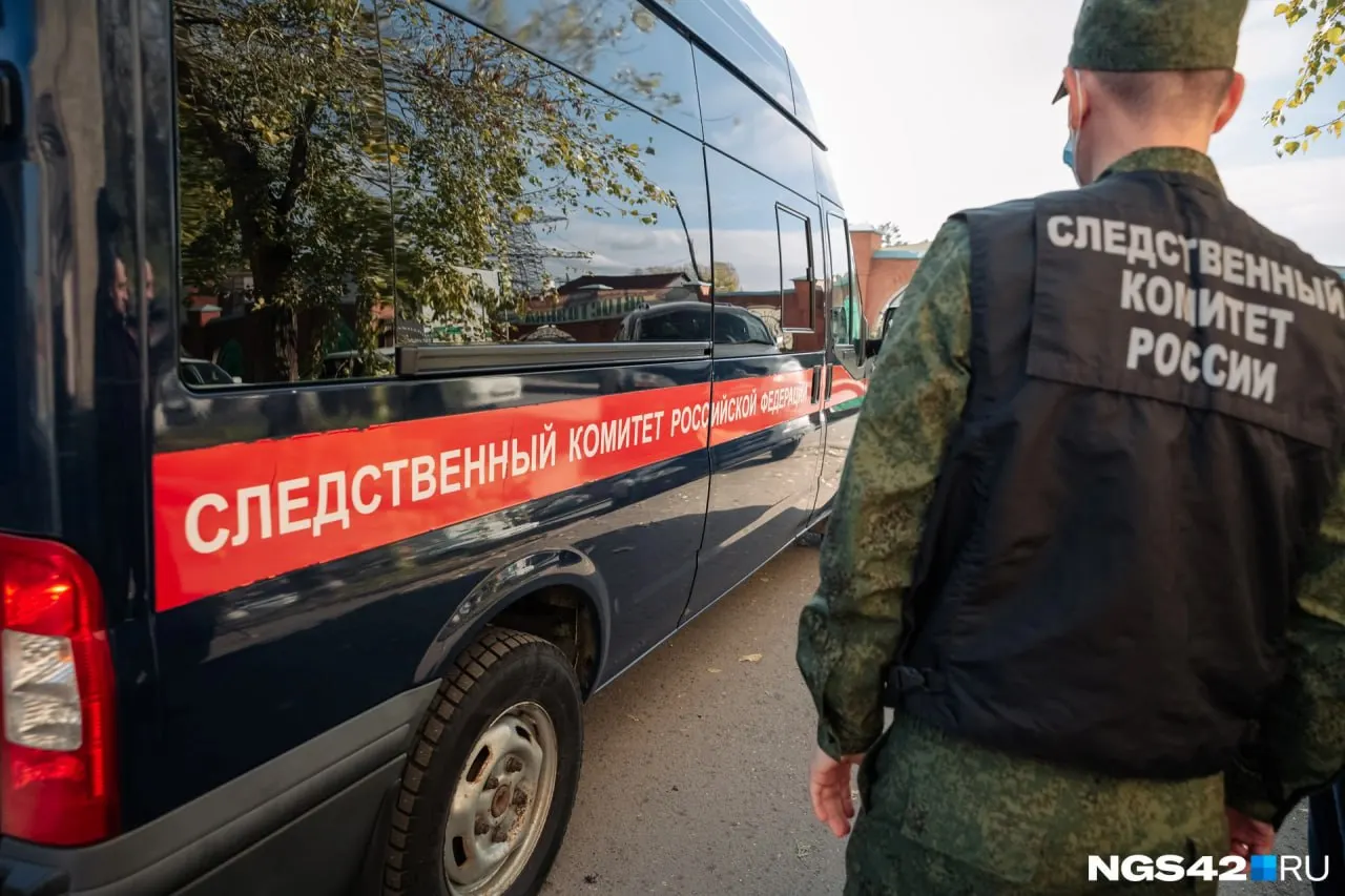 После более чем 12 часов поисков пятилетнего мальчика нашли живым; сейчас он проходит обследование.