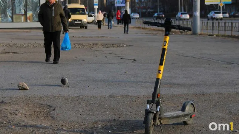 В Омске введут запрет на размещение арендованных электросамокатов в парках культуры и отдыха «Советский» и имени 30-летия ВЛКСМ; ограничения коснутся гостевых маршрутов города, включая направления от аэропорта и вокзала к центру. Новые правила готовит администрация.