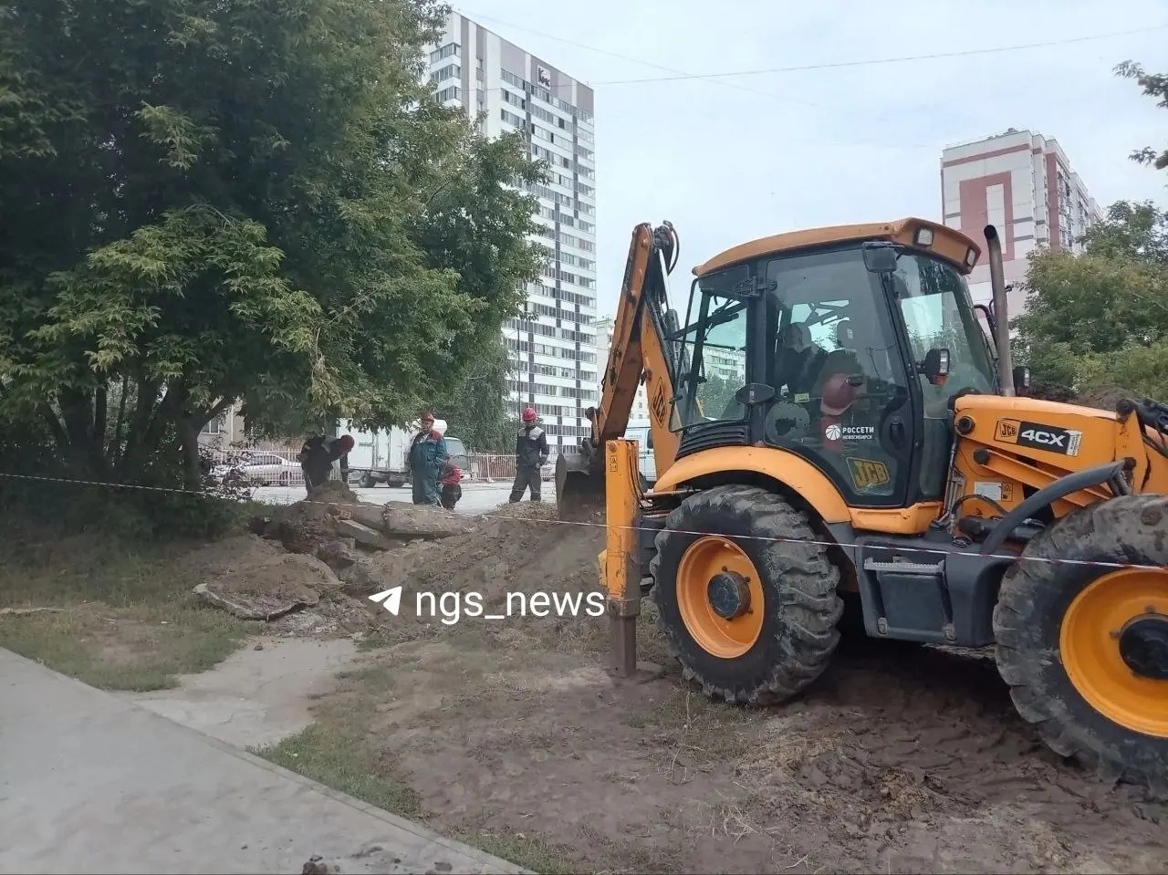 Из-за повреждения кабельной линии часть района осталась без электроснабжения; специалисты переключают питание на резервные линии, восстановление ожидается к 15:00.