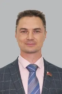 Депутат Иркутской области от КПРФ отправился на военные действия в Украину; на горе Киткай зафиксирована надпись «Сталин» и сопровождающее расследование по делу о мошенничестве.