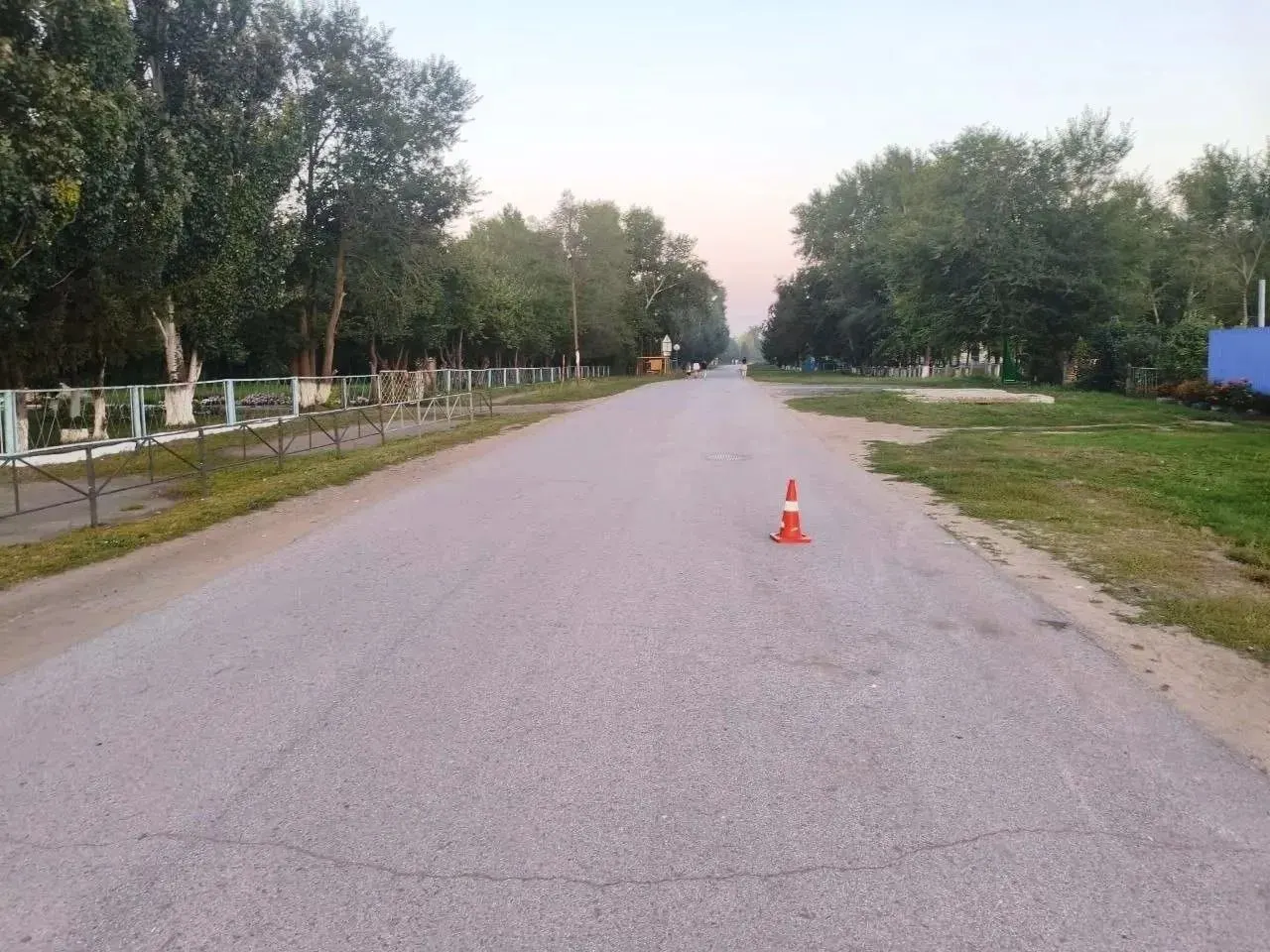 Пенсионерка получила травмы после наезда питбайком; водитель — несовершеннолетний без прав — ушёл с места происшествия. Сейчас составлены административные протоколы на юношу и его отца.