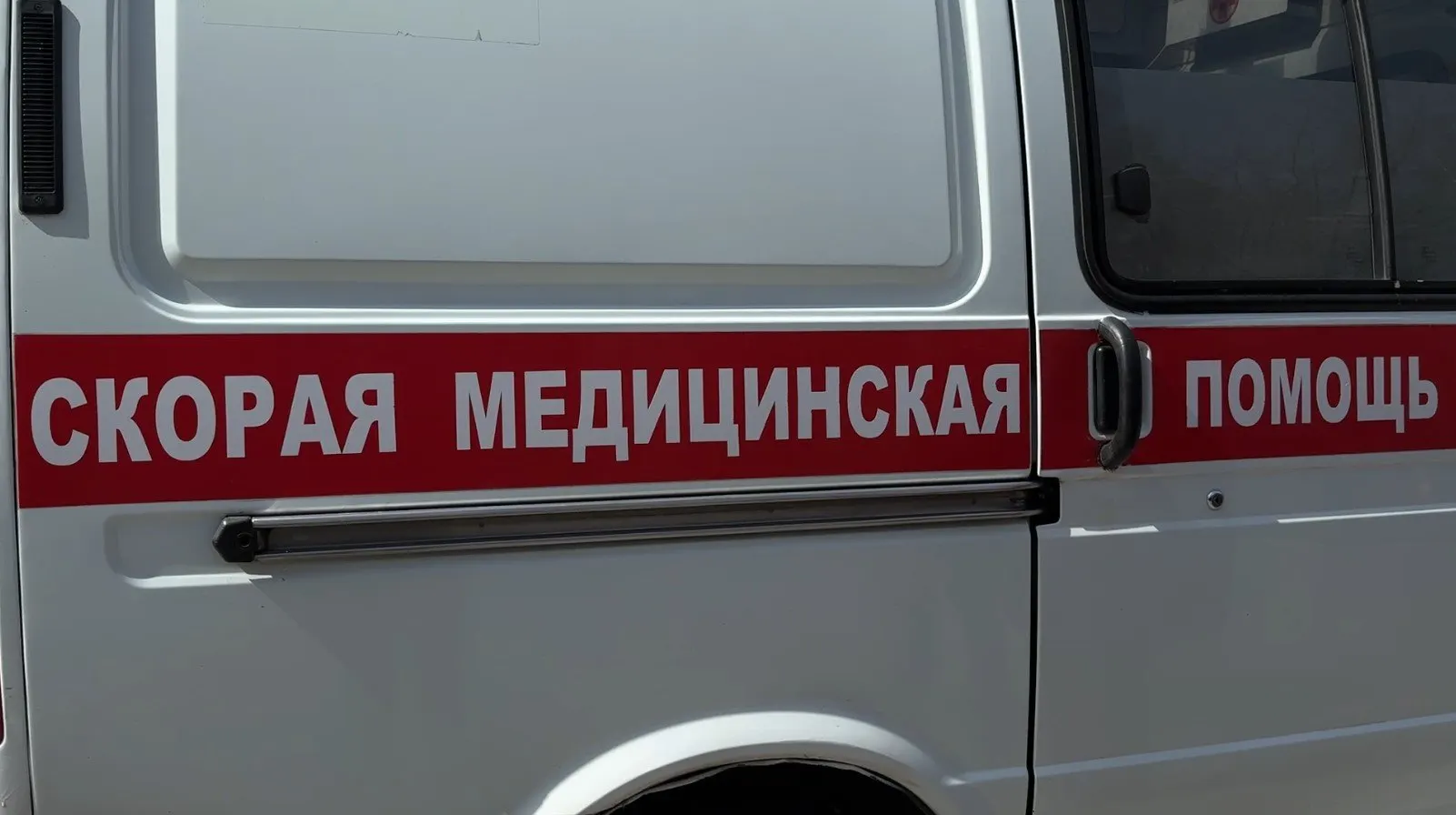Пьяный пациент во время осмотра скорой помощи в Рубцовске угрожал медикам и достал нож; задержан сотрудниками полиции.