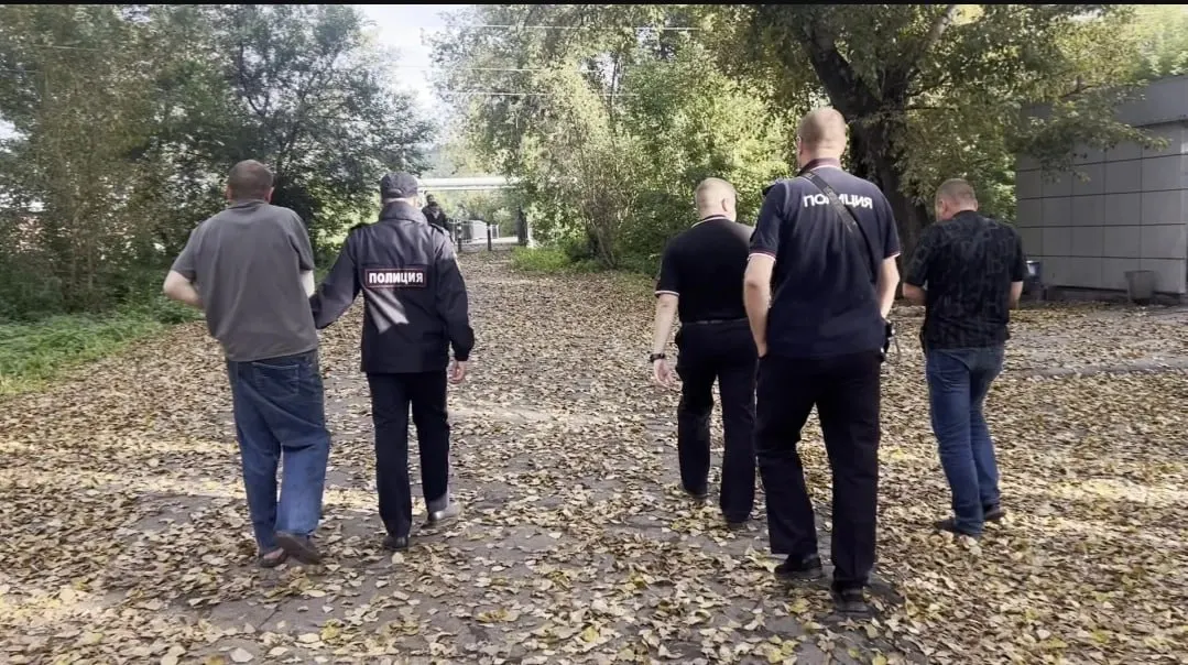 Пропавшего ребёнка нашли утром у ранее судимого мужчины Андрея Лазарева; задержанный находился в состоянии алкогольного опьянения.