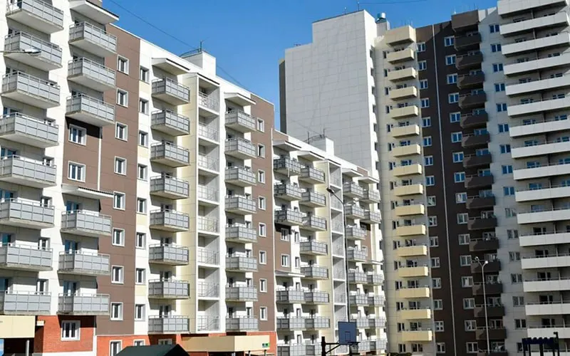 Арбитраж Иркутской области запустил процедуру банкротства в отношении муниципального застройщика по исковым требованиям жильцов и трёх компаний на сумму 27,6 млн рублей.