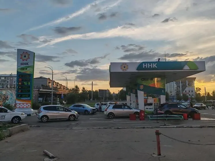 В Бурятии зафиксированы перебои с бензином на заправках и рост очередей; власти обещают стабилизацию поставок и поиск дополнительных объемов.