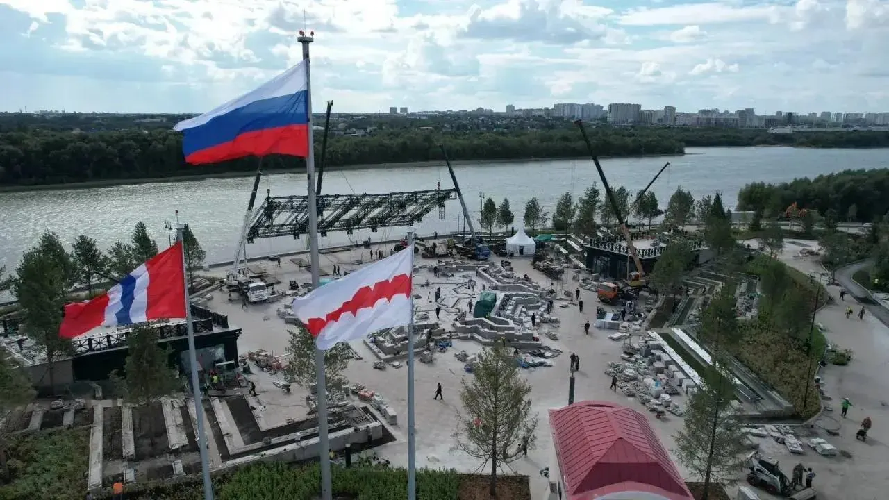 Город готовится к открытию пространства вдоль Иртыша возле Омской крепости; празднование пройдет с концертной программой на Соборной площади.