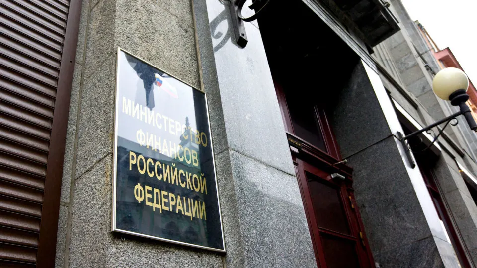 RGBI опустился к минимальному за месяц уровню; доходности долгосрочных ОФЗ достигли двузначных высот, а дефицит топлива добавляет неопределённости для бюджета.