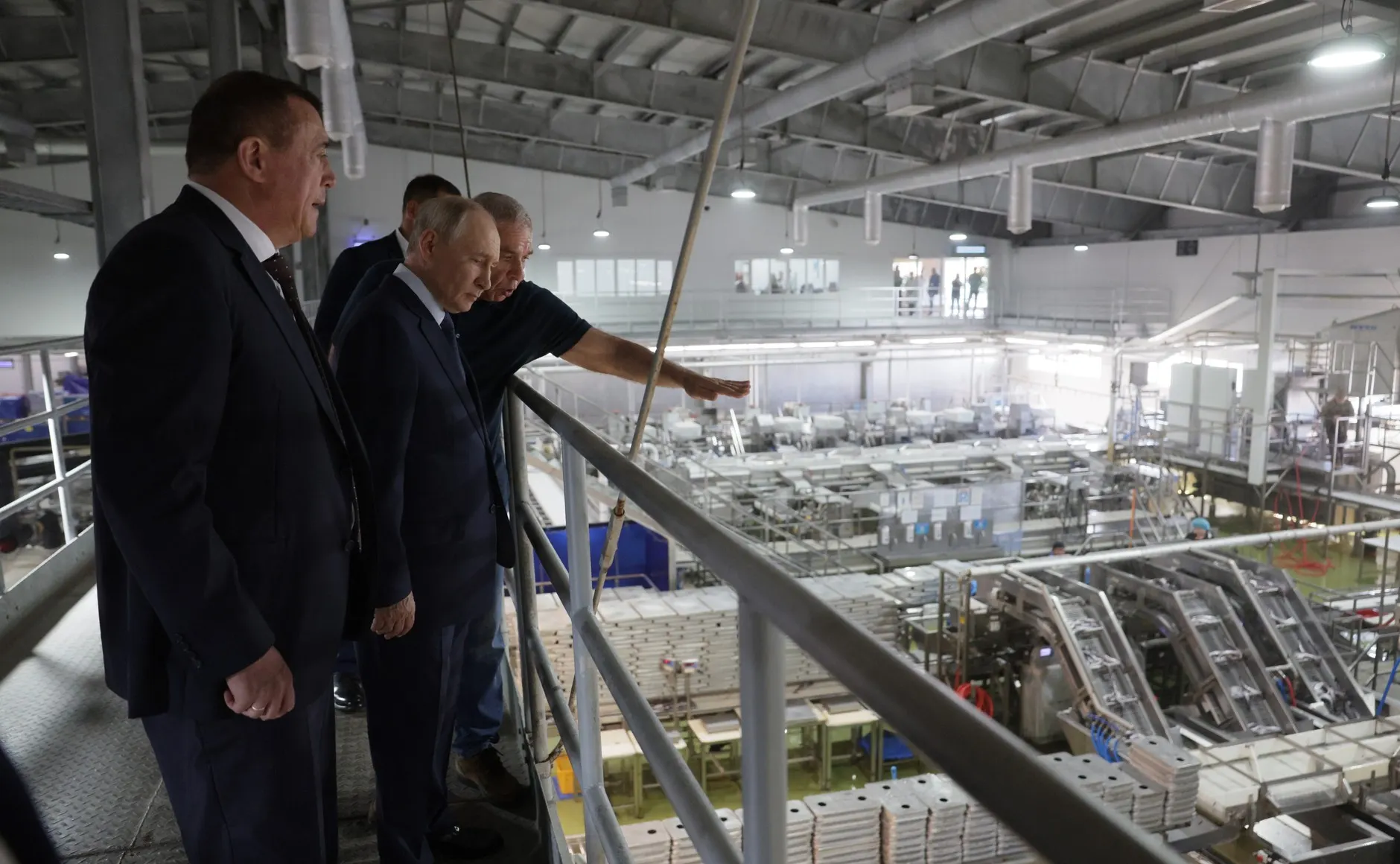 Владимир Путин совершил визит на Курильские острова, включая Итуруп, что вызвало дипломатическую реакцию Японии и новые заявления ведомств.