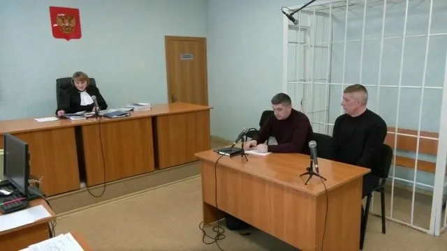Потерпевшие по делу о гибели главы Ленинского района Новосибирска обжаловали приговор, по которому обвиняемый получил год принудительных работ и запрет на владение оружием; гражданские иски частично удовлетворены.