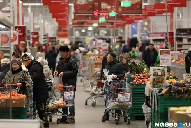 С начала сентября в Омской области зафиксирован рост цен на ряд базовых продуктов: яйца, хлеб и соль подорожали, часть позиций — подешевела.
