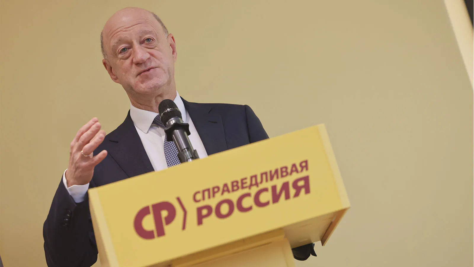 Партия рассматривает возможность смены руководства после травмы лидера Миронова; возможный переход к Бабакову и новым фигурам, слухи о состоянии Миронова продолжаются.