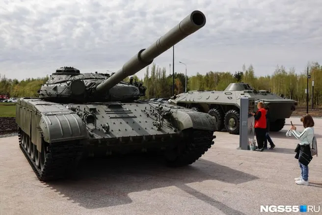 Власти предупреждают о звуках выстрелов в районе Хвойного: военные проводят гидроотстрел, местным жителям следует сохранять спокойствие.