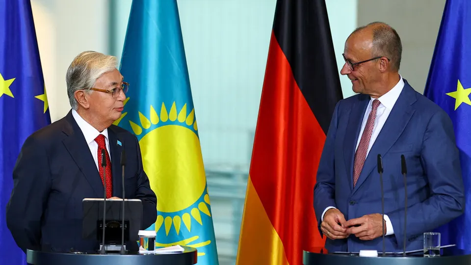 Президент Казахстана призвал прекратить военные действия на Украине и приступить к мирным переговорам, отметив, что немедленного урегулирования достичь трудно, и поблагодарил Путина за понимание позиции Казахстана.