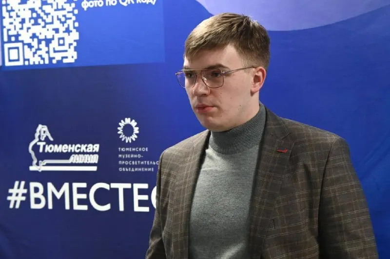 В тюменской школе №38 открыт мемориальный мурал в память о погибшем бойце СВО Родионе Садыкове; прозвучали слова о героях, живущих среди нас.