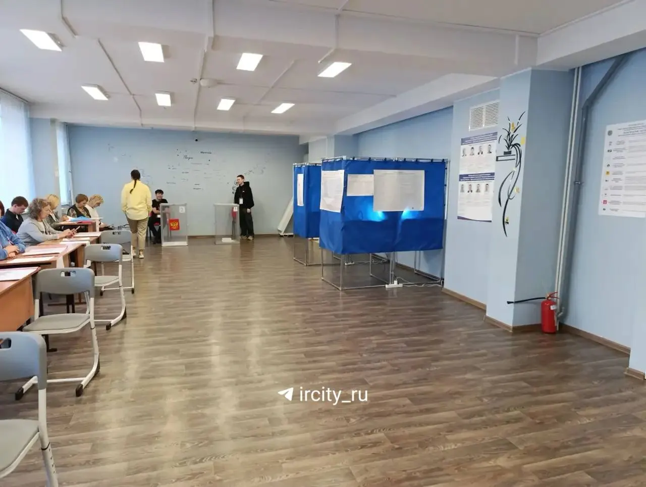 Участки работают до 20:00; на местах сохраняется спокойная обстановка, нарушений не зафиксировано.