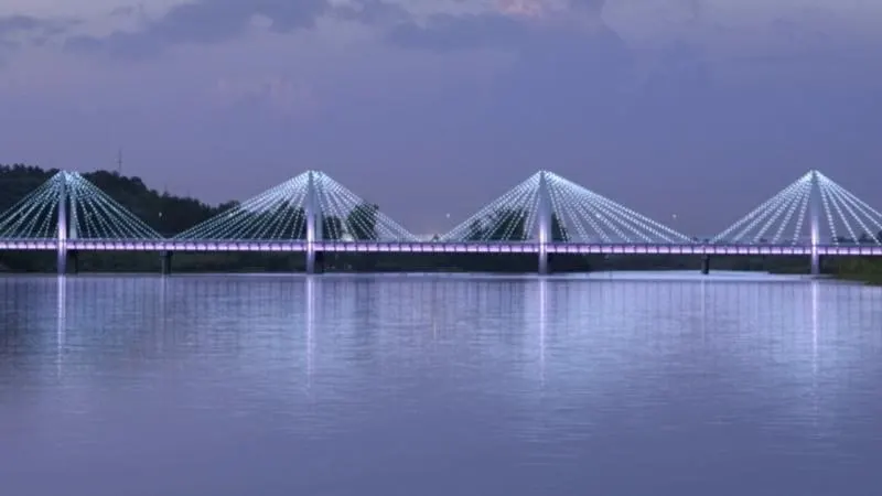 Городские власти объявили новый тендер на строительство велопешеходного моста в Зелёной роще. Цена контракта выросла, рядом планируют установить карусель.