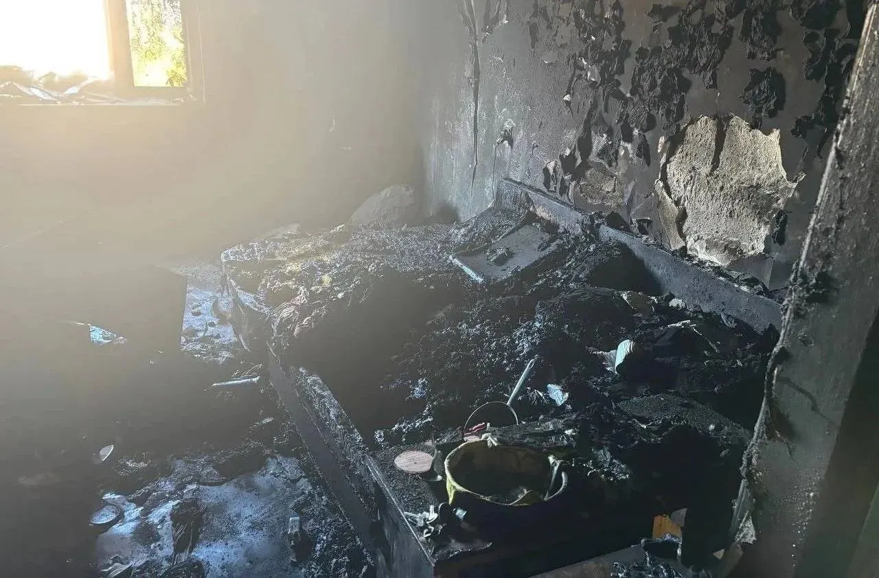 Пожар на восьмом этаже жилого дома на улице Большевистской унес жизни мужчины и женщины; проводится доследственная проверка.