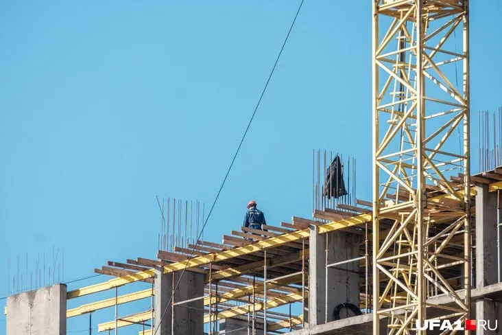 Участок площадью 3817 м² под застройку ТЦ в Омске продан за 30,2 млн руб; победитель торгов — «Уник-Техно»; договор аренды рассчитан на 4 года 10 месяцев.